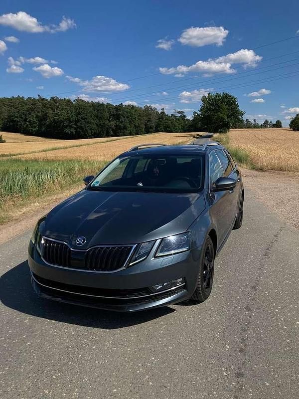 Grau Gebraucht 2019 Skoda Octavia Style Kombi | 14.000 € (Guter Preis) - Bild 1/4