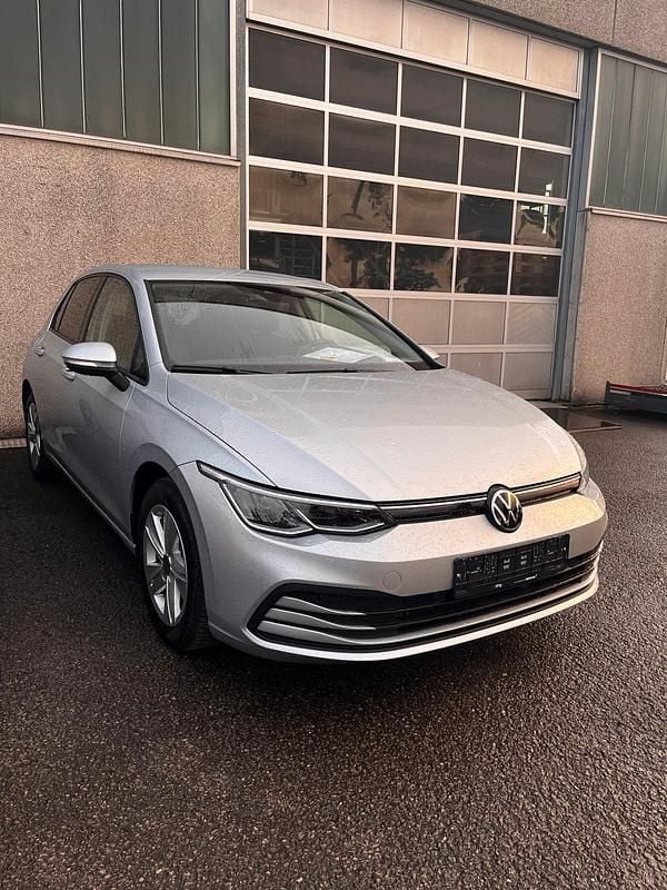 Silber Gebraucht 2023 VW Golf VIII Kleinwagen | 27.500 € (Fairer Preis) - Bild 1/4