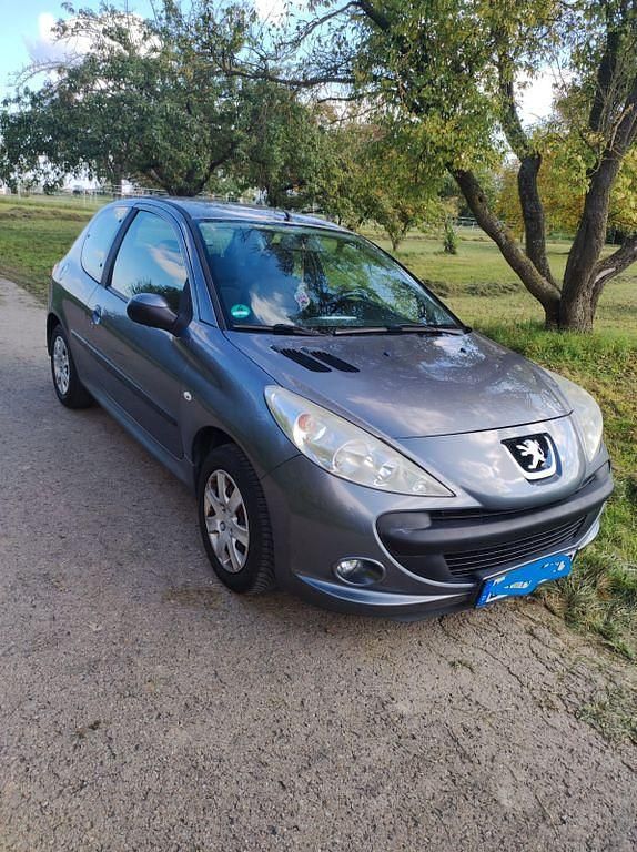 Grau Gebraucht 2010 Peugeot 206 Limousine | 2.150 € (Fairer Preis) - Bild 1/4