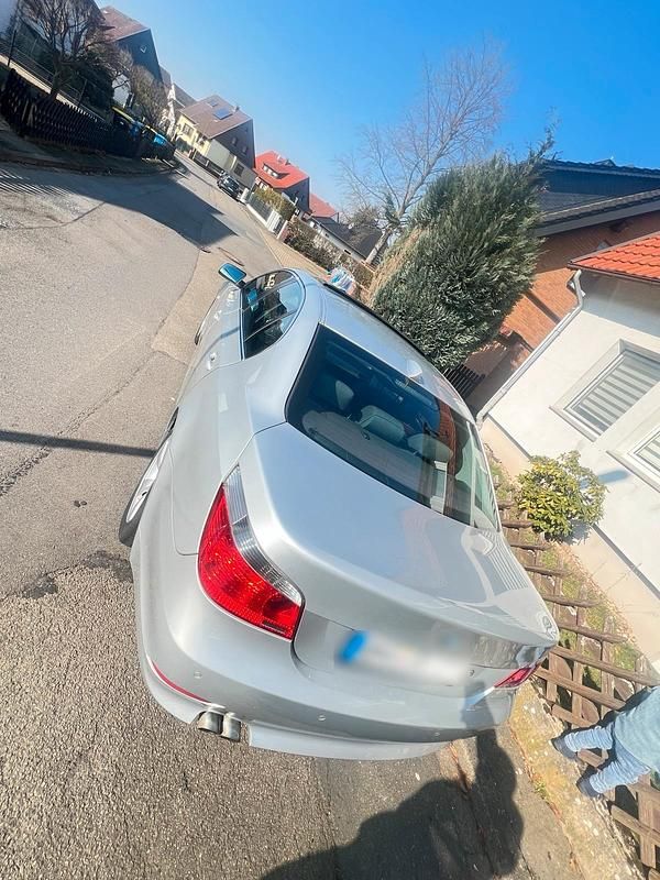 Gebraucht BMW 520 170 PS (125 kW) 2005 Silber Limousine