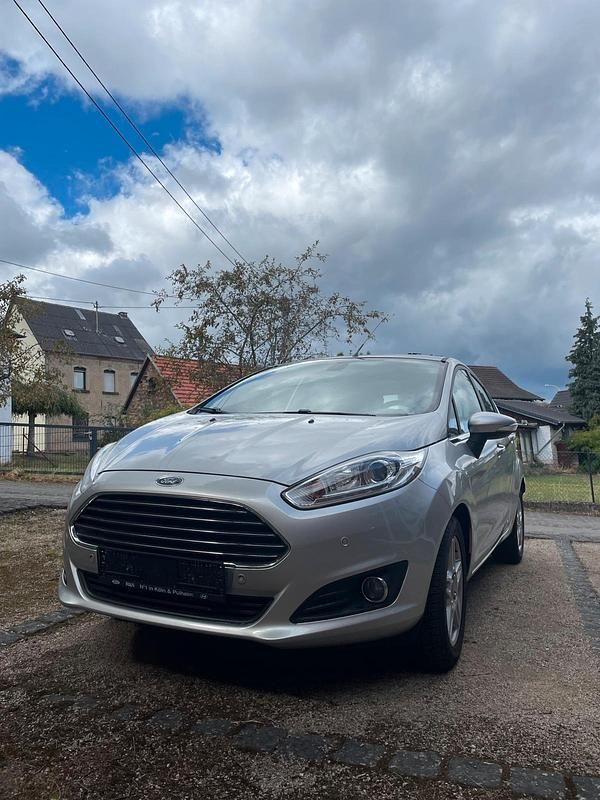Silber Gebraucht 2014 Ford Fiesta Kleinwagen | 6.000 € - Bild 1/4