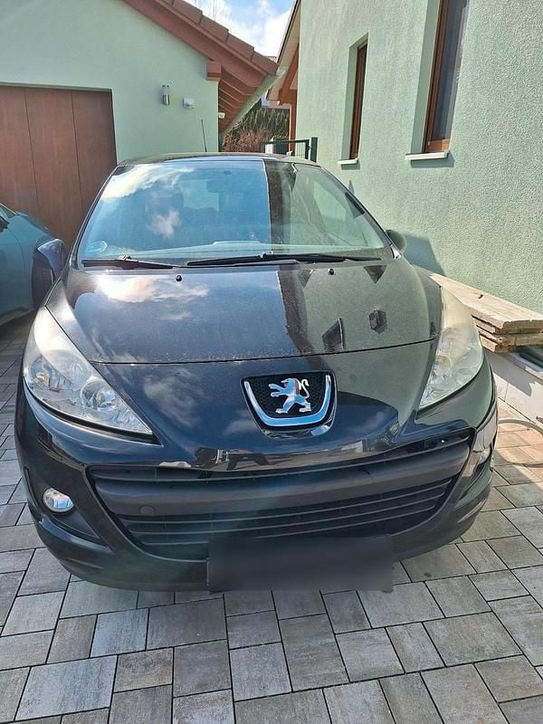Gebraucht Peugeot 207 95 PS (69 kW) 2011 Schwarz Kleinwagen