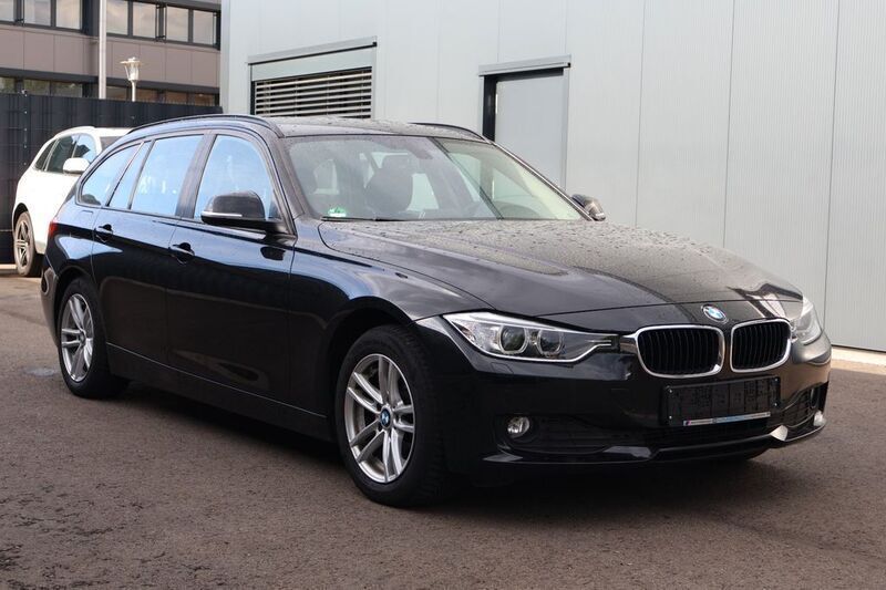 Schwarz Gebraucht 2013 BMW 318 Comfort Edition Kombi | 12.450 € (Fairer Preis) - Bild 1/4