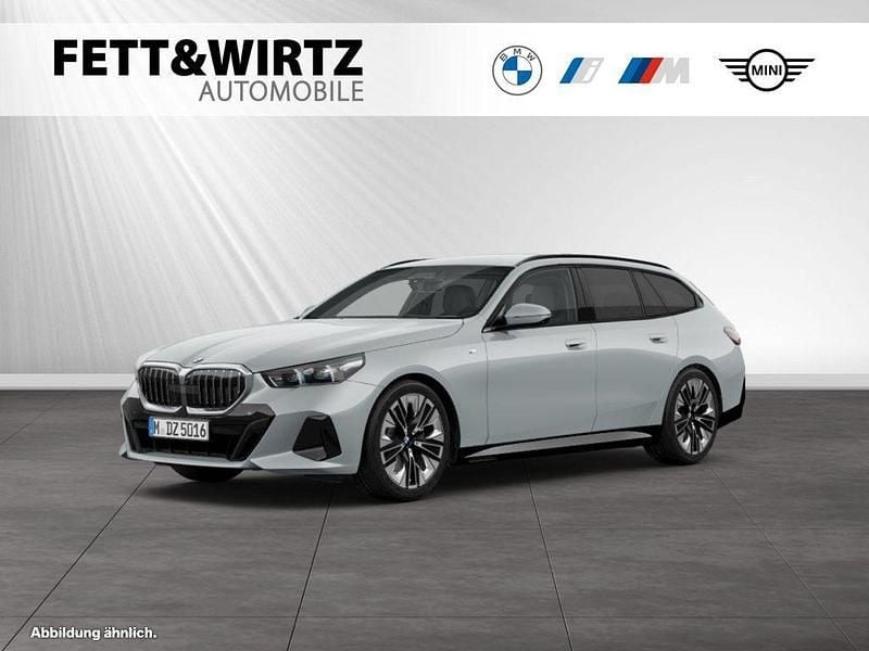 Brooklyn grau metallic Gebraucht 2024 BMW 540 Comfort Edition Kombi | 64.444 € - Bild 1/3