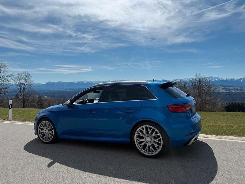 Second-hand Audi RS3 400 CP (294 kW) 2020 Albastru Berlinǎ