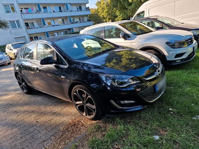 Gebraucht Opel Astra 131 PS (96 kW) 2013 Schwarz Limousine