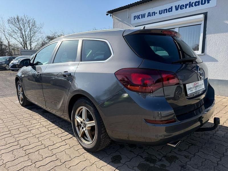 Gebraucht Opel Astra Innovation 179 PS (131 kW) 2012 Grau Kombi