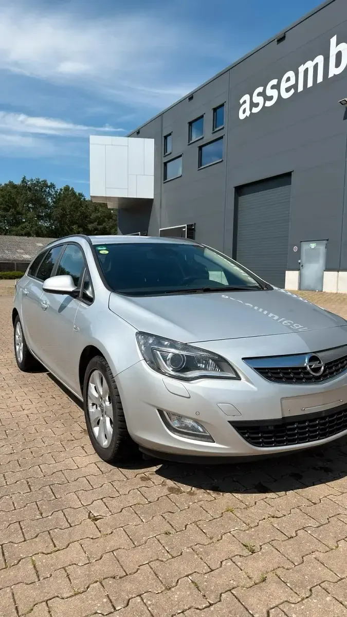 Gebraucht Opel Astra 160 PS (117 kW) 2011 Grau Kombi