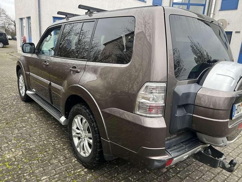 Gebraucht Mitsubishi Pajero Intense 200 PS (147 kW) 2012 Braun SUV