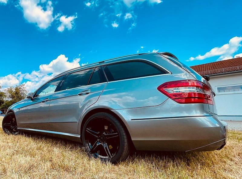 Gebraucht Mercedes E350 265 PS (194 kW) 2010 Silber Kombi