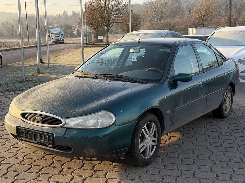Gebraucht Ford Mondeo Ghia 116 PS (85 kW) 1997 Grün Limousine