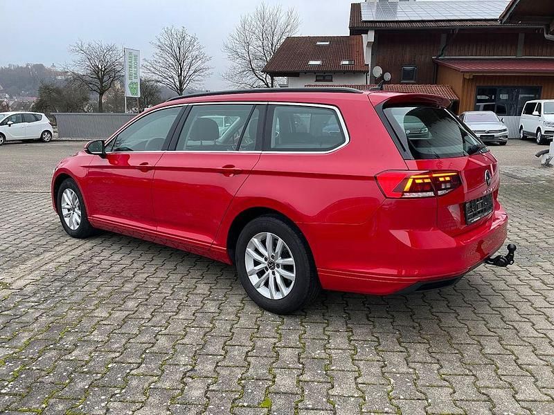 Gebraucht VW Passat Business 122 PS (89 kW) 2023 Rot Kombi