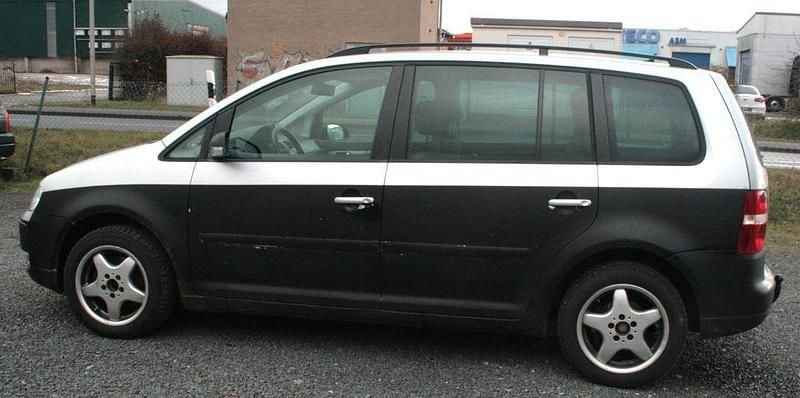 Silber Gebraucht 2005 VW Touran Trendline Van / Kleinbus | 999 € (Superpreis) - Bild 1/4