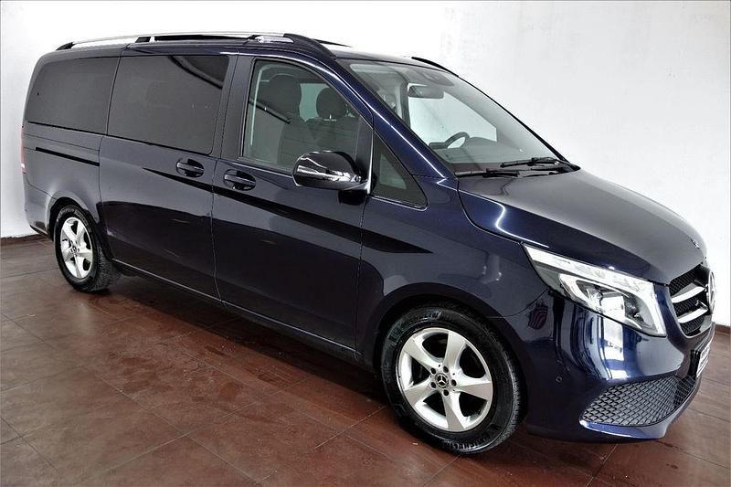 Cavansitblau metallic Gebraucht 2020 Mercedes V300 Sport Van / Kleinbus | 37.500 € (Guter Preis) - Bild 1/4