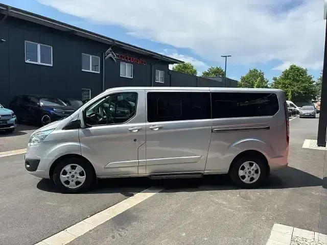 Gebraucht Ford Tourneo Custom Titanium 170 PS (125 kW) 2017 Silber Van