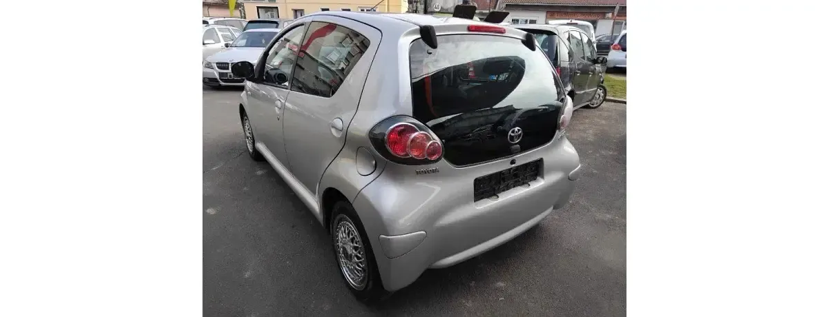 Używany Toyota Aygo Cool 68 KM (50 kW) 2012 Srebrny Hatchback