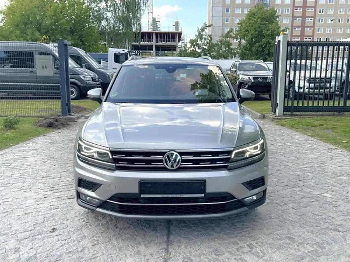 Używany VW Tiguan Highline 150 KM (110 kW) 2020 Srebrny SUV