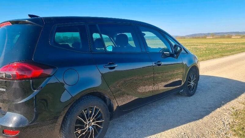 Schwarz Gebraucht 2016 Opel Zafira Van / Kleinbus | 8.700 € (Guter Preis) - Bild 1/4
