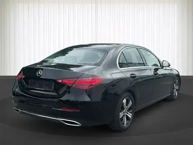 Gebraucht Mercedes C300 Avantgarde 258 PS (189 kW) 2022 Obsidianschwarz  metalliclack Limousine