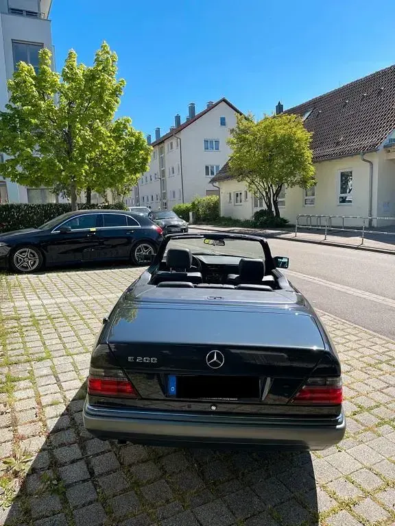 Gebraucht Mercedes E200 Sportline 136 PS (100 kW) 1996 Schwarz Cabrio