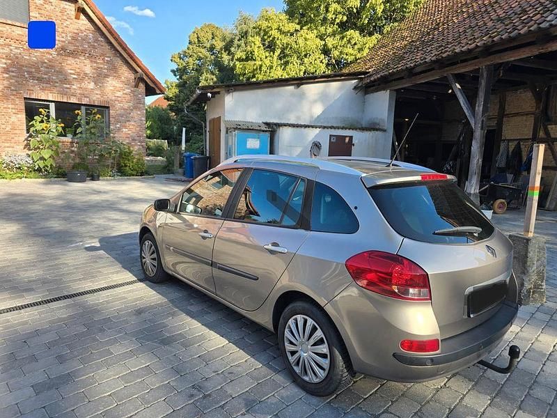 Braun Gebraucht 2009 Renault Clio II Exception Limousine | 4.500 € (Fairer Preis) - Bild 1/4
