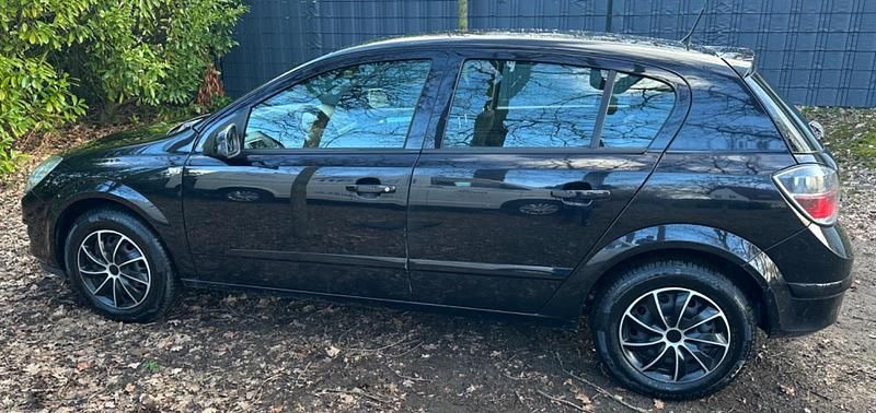 Gebraucht Opel Astra 90 PS (66 kW) 2009 Schwarz Limousine