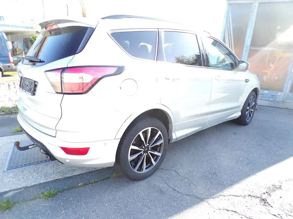 Gebraucht Ford Kuga ST-Line 179 PS (131 kW) 2018 Silber SUV