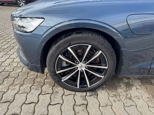 Gebraucht Volvo V60 Inscription 341 PS (250 kW) 2021 Blau Kombi