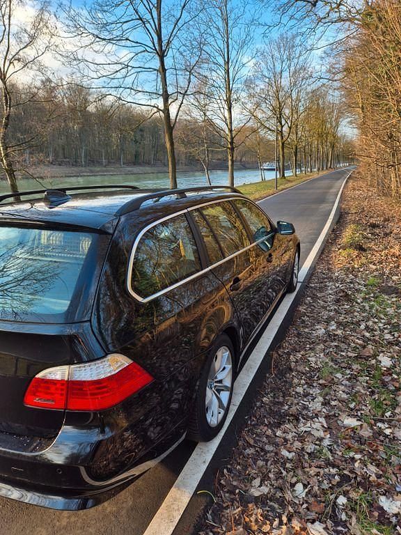 Gebraucht BMW 525 Advantage 197 PS (144 kW) 2009 Schwarz Kombi