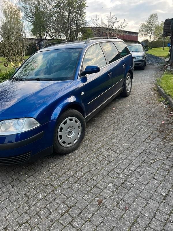 Usata VW Passat 131 CV (96 kW) 2003 Blu Station wagon