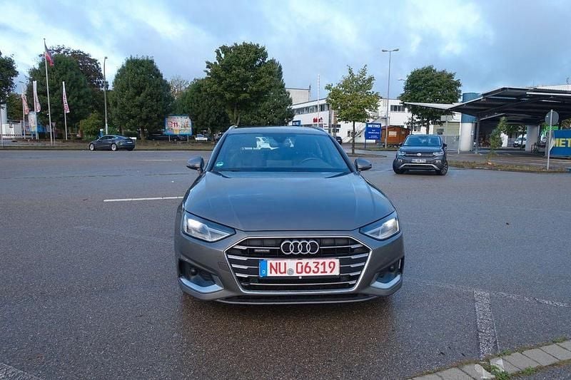 Grau Gebraucht 2020 Audi A4 Advanced Kombi | 17.399 € (Superpreis) - Bild 1/4