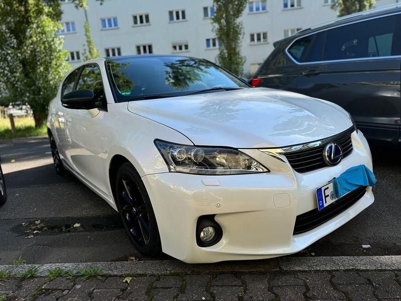 Gebraucht Lexus CT200h Dynamic Line 136 PS (100 kW) 2011 Weiß Limousine