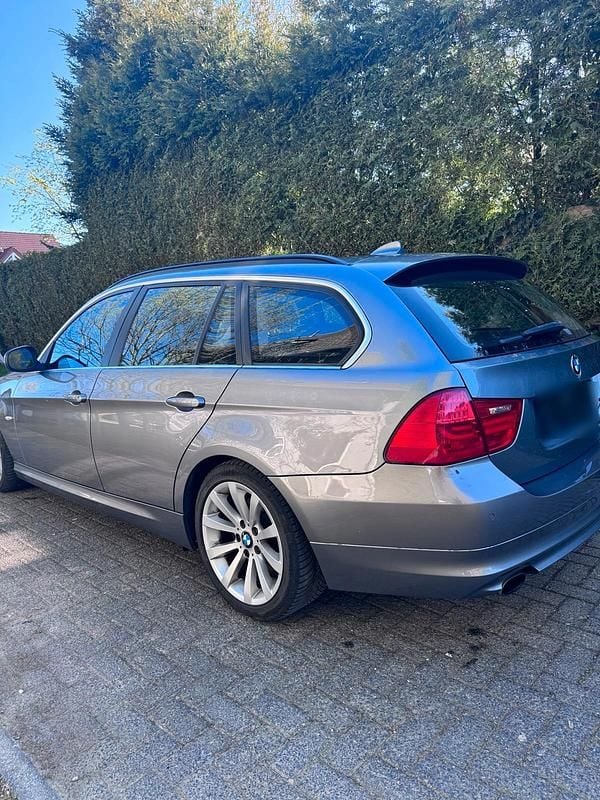 Gebraucht BMW 320 184 PS (135 kW) 2012 Silber Kombi