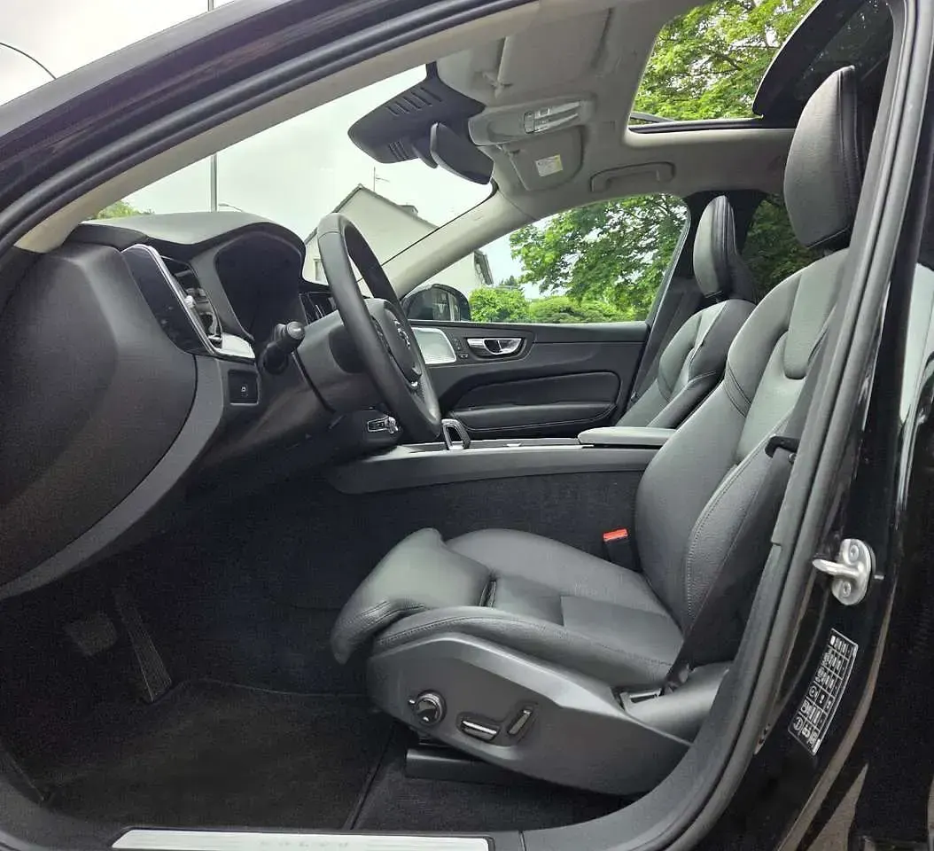 Gebraucht Volvo XC60 Ultimate 250 PS (183 kW) 2022 Onyx black metallic SUV