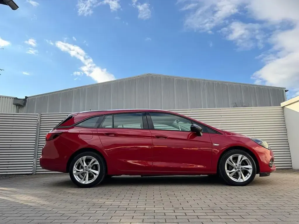 Używany Opel Astra 145 KM (106 kW) 2020 Czerwony Kombi