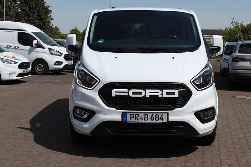 Gebraucht Ford Tourneo Titanium 131 PS (96 kW) 2019 Weiß Van / Kleinbus