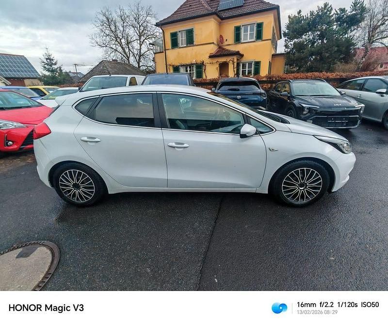 Gebraucht Kia Ceed DREAM-TEAM Edition 128 PS (94 kW) 2015 Weiß Kleinwagen