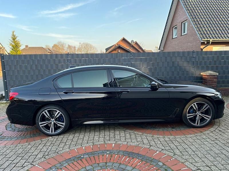 Gebraucht BMW 750L Performance 400 PS (294 kW) 2017 Schwarz Limousine