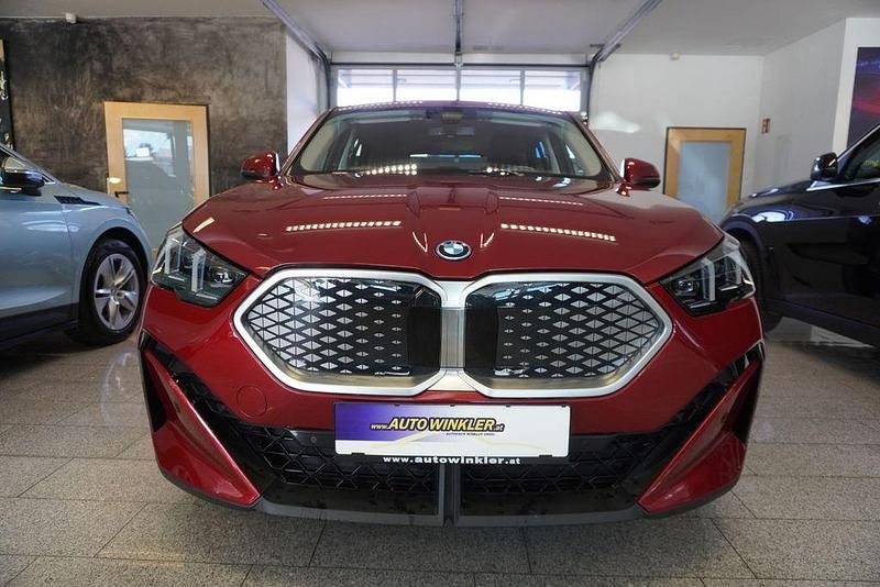Gebraucht BMW iX2 150 kW (204 PS) 2024 Rot SUV
