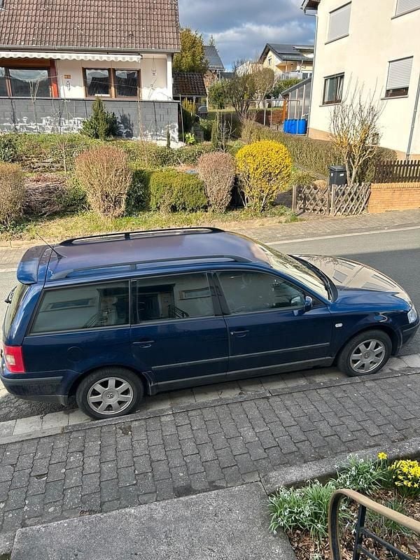Gebraucht VW Passat 125 PS (91 kW) 2000 Blau Kombi