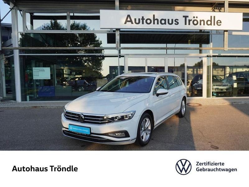Weiß Gebraucht 2024 VW Passat Elegance Kombi | 34.980 € (Superpreis) - Bild 1/3