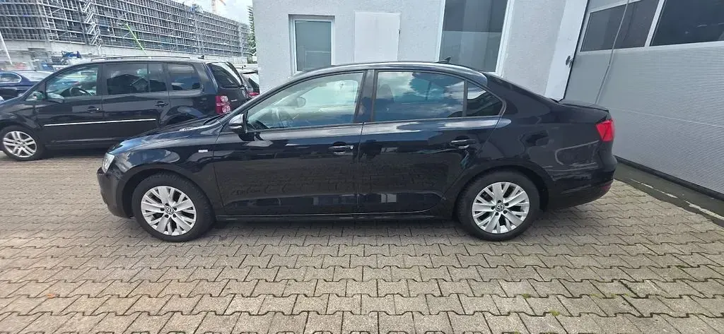 Gebraucht VW Jetta Life 105 PS (77 kW) 2014 Schwarz Limousine