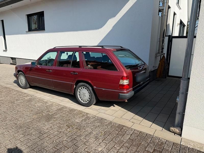 Gebraucht Mercedes E230 132 PS (97 kW) 1992 Rot Kombi