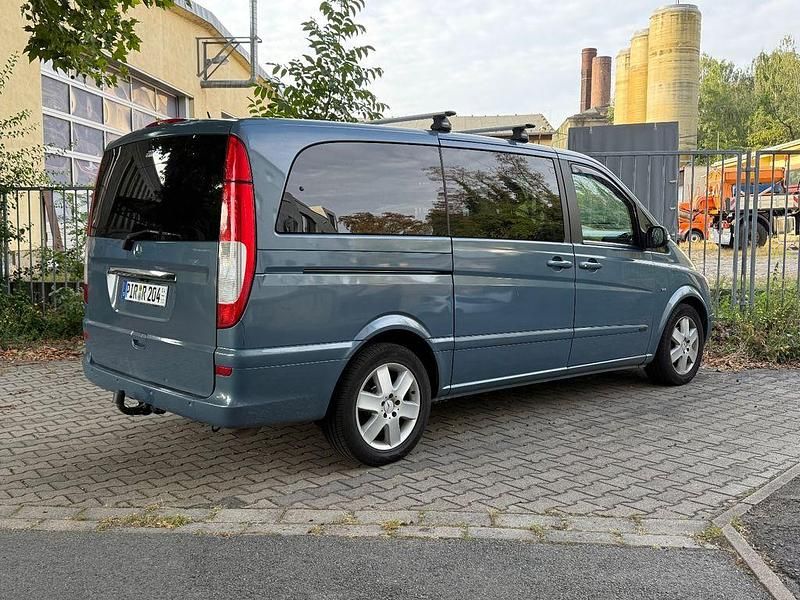 Blau Gebraucht 2006 Mercedes Viano Van / Kleinbus | 10.900 € (Teuer) - Bild 1/4
