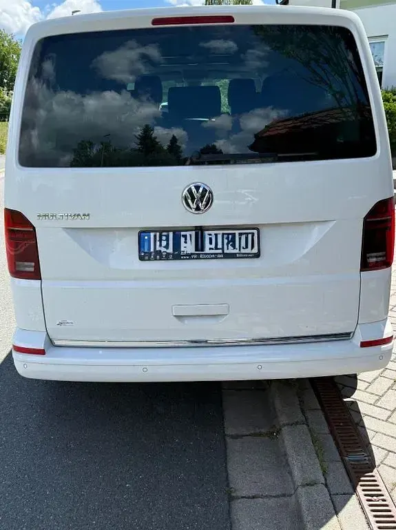 Gebraucht VW Multivan 150 PS (110 kW) 2020 Weiß Van / Kleinbus