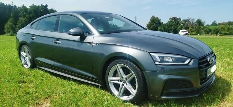 Grau Gebraucht 2018 Audi A5 Sportback S-Line Limousine | 24.850 € (Superpreis) - Bild 1/4