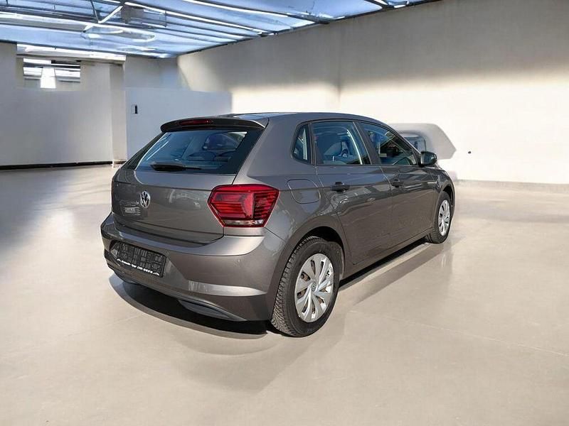 Gebraucht VW Polo 65 PS (47 kW) 2018 Grau Kleinwagen