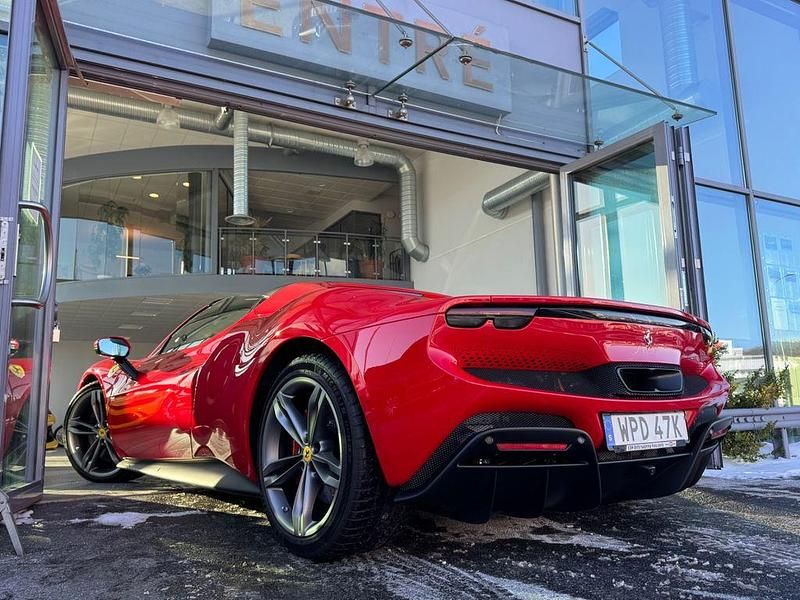 Second-hand Ferrari 296 829 CP (609 kW) 2024 Roșu Cabrio