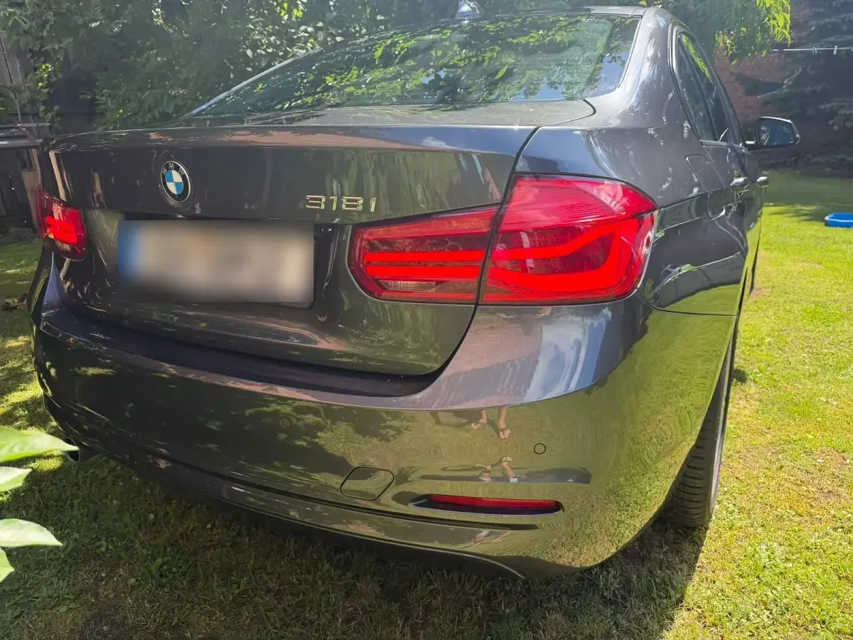 Gebraucht BMW 318 136 PS (100 kW) 2016 Grau Limousine