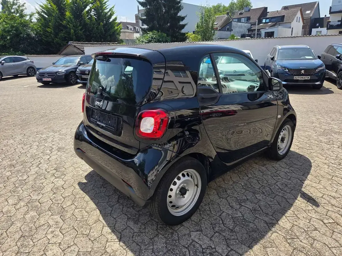 Gebraucht Smart ForTwo Coupé 60 kW (82 PS) 2022 Nachtschwarz Kleinwagen